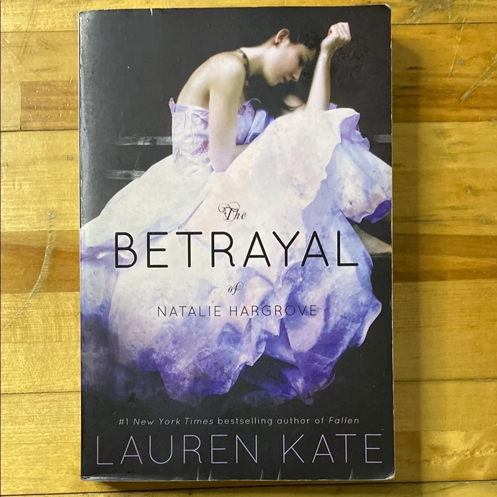 The Betrayal of Natalie Hargrove by Lauren Kate Softcover Library Collector Good